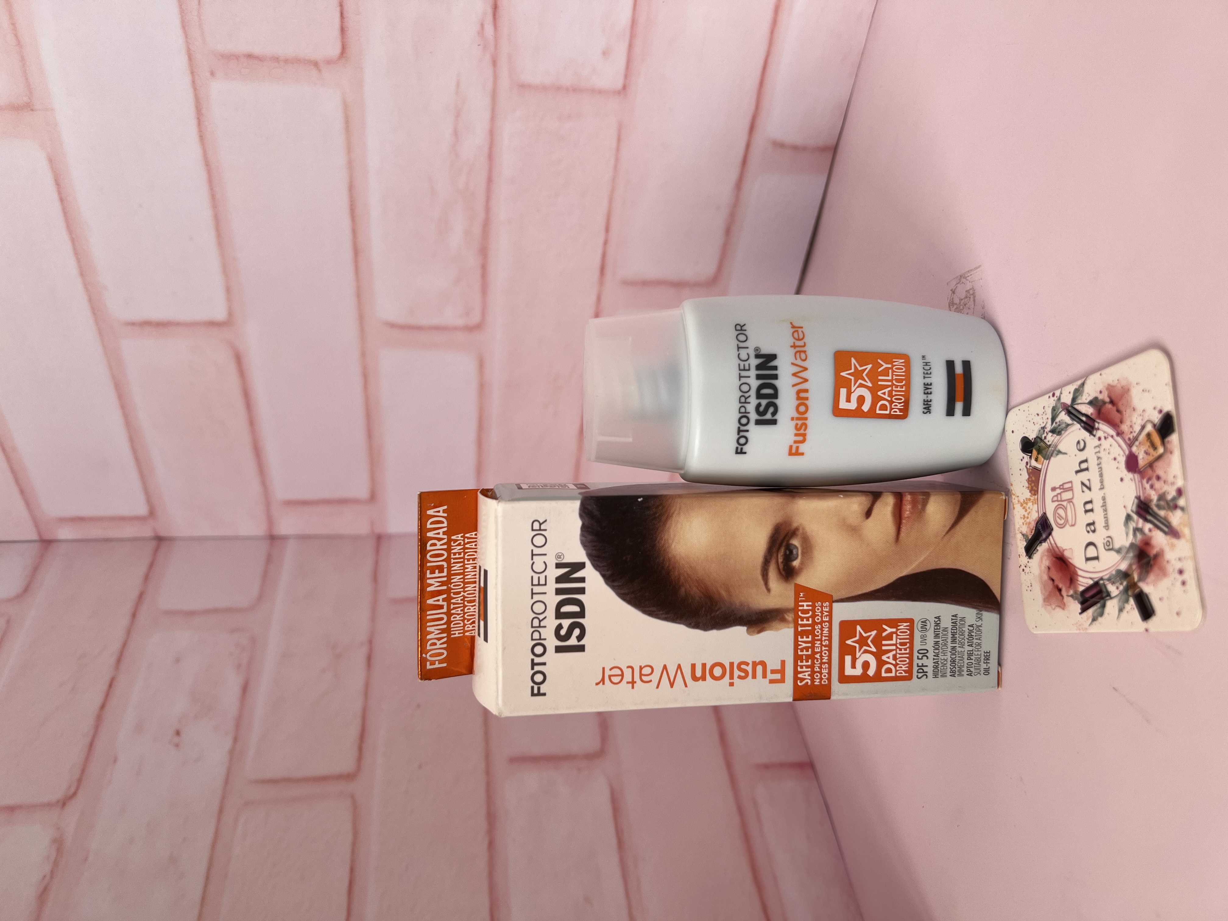 ضد آفتاب SPF 50 برای محافظت روزانه از پوست